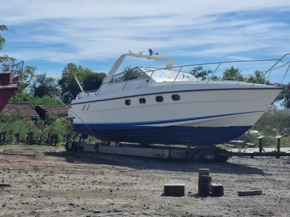 Bateau à Moteurs d'occasion FAIRLINE 33 TARGA