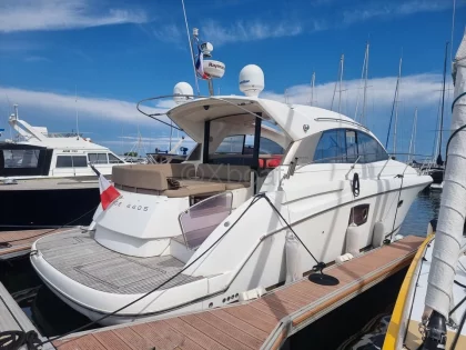 Bateau à Moteurs d'occasion PRESTIGE 440 S