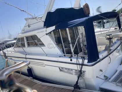Bateau à Moteurs d'occasion PRINCESS 35 FLY