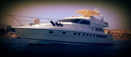 Bateau à Moteurs d'occasion FAIRLINE 65 SQUADRON