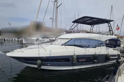 Bateau à Moteurs d'occasion PRESTIGE 460 FLYBRIDGE