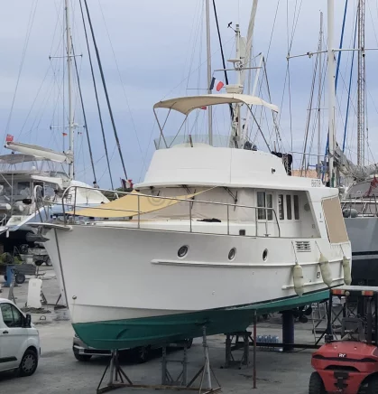 Bateau à Moteurs d'occasion SWIFT TRAWLER 42
