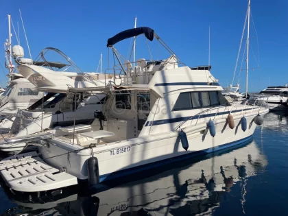Bateau à Moteurs d'occasion RIVIERA 48